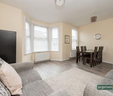 3 bedroom flat to rent - Photo 2