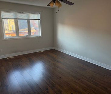 For Lease - 1063 Warby Trail, Newmarket, Ontario - Photo 2