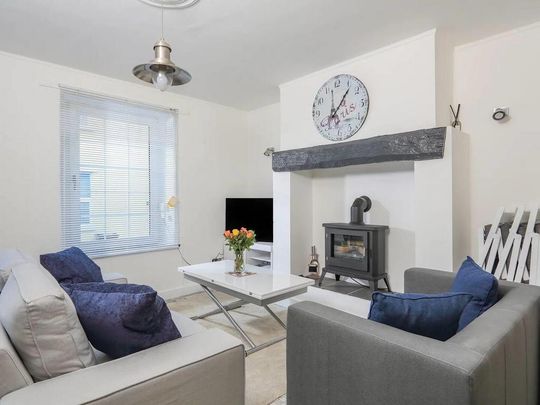 2 bedroom terraced house to rent - Photo 1