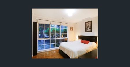 Comfortable Family Living in a Convenient Scoresby Location - Photo 3