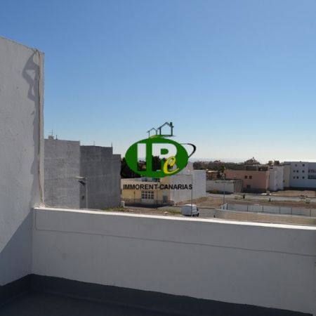 apartment on the first floor with 3 bedrooms and 2 bathrooms. In a quiet side street with small balconies and a terrace - Photo 3