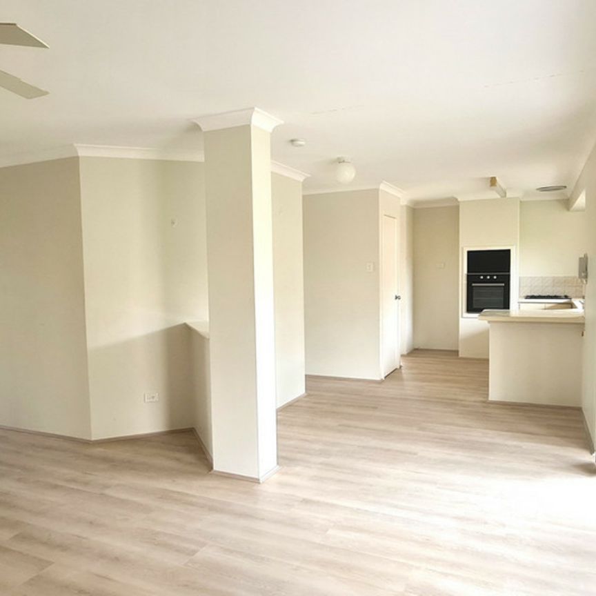 Large Spacious Unit - Close to All Mandurah Has to Offer! - Photo 1