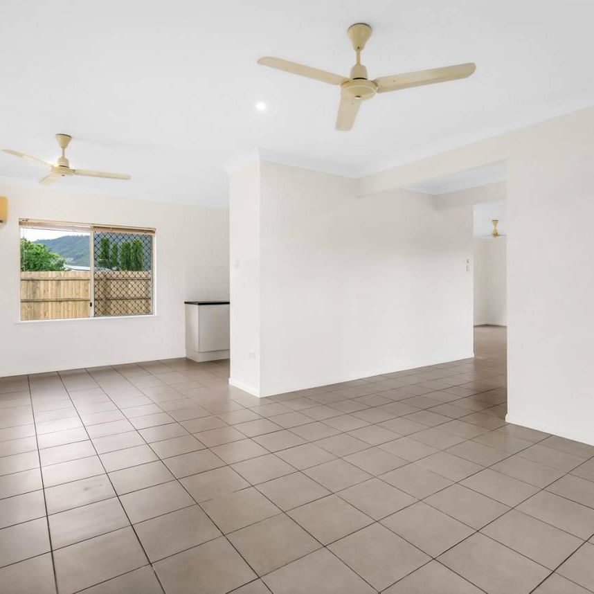 Spacious 4-Bedroom Family Home - Close to Woolworths Gordonvale - Photo 1