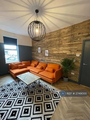 3 bedroom flat to rent - Photo 1