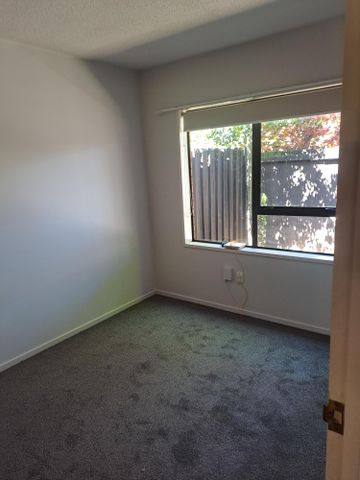 Sunny & warm 3 bedroom townhouse - Photo 3