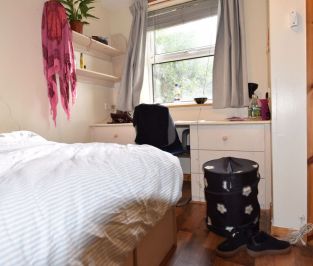 5 bedroom Flat in Brudenell Road, Leeds - Photo 6
