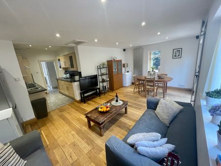 6 Bed Detached House, Queens Road, LE2 - Photo 3
