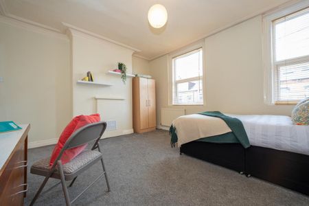 5 bedroom townhouse to rent - Photo 3
