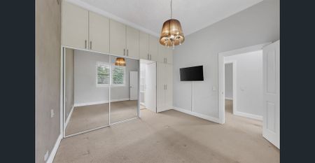 Newly Renovated Three Bedroom Family Home - Photo 5