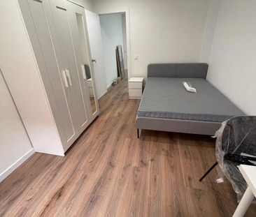 Plaça de Pep Ventura, Badalona, Catalonia 08912 - Photo 4