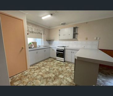 177 Barnes Avenue, Australind, WA 6233 - Photo 4