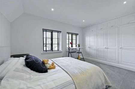 A recently updated two bedroom cottage, located on the Harleyford Estate - Photo 5