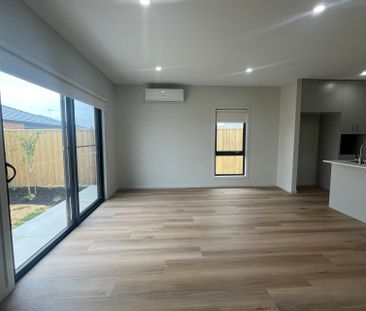 BRAND NEW STYLISH & CONTEMPORARY HOME - Photo 1
