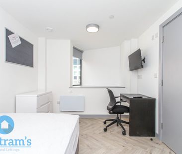 5 bed Apartment for Rent - Photo 5