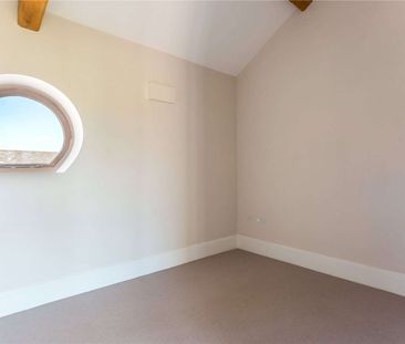 An exquisite four bedroom, four bathroom barn conversion with South... - Photo 5