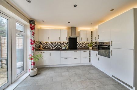 3 bedroom semi-detached house to rent - Photo 3