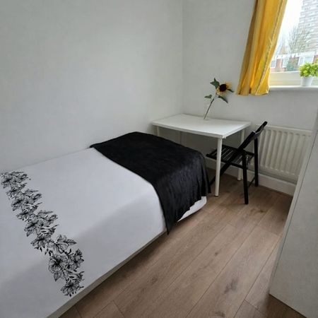 Room in a Shared Flat, Sancroft Court, SW11 - Photo 4