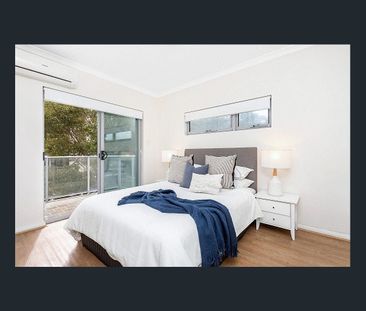 Bright and light 2 bed apartment in super convenient location in We... - Photo 4