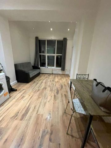 Arthur Road, Holloway, London, N7 - Photo 2