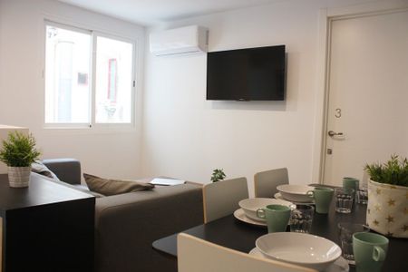 Wonderful room in Sol - Photo 2