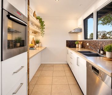 Beautifully Refurbished Three-Bedroom Townhouse in a Prime Glebe Lo... - Photo 2
