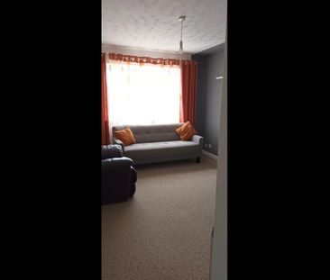 1 Bed Flat, Kirkham Road, E6 - Photo 2