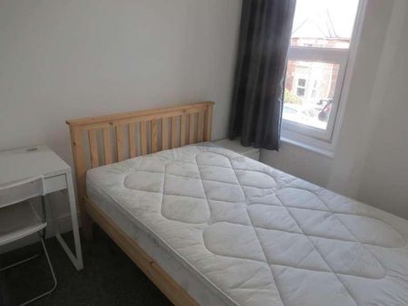 Bedroom Detached House In Winton, BH9 - Photo 5