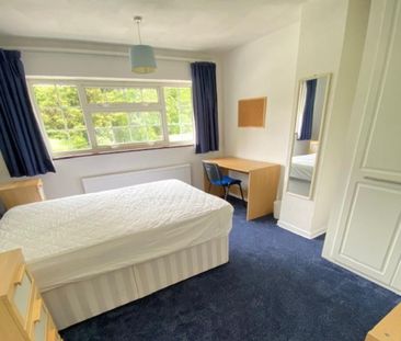 4 bedroom semi-detached house to rent - Photo 5