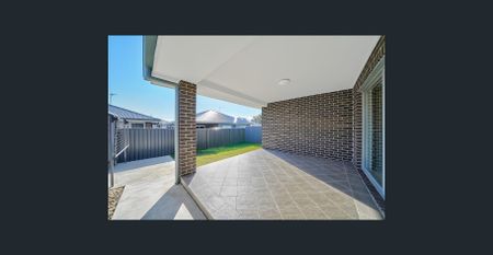 Family Home in the Heart of Tahmoor - Photo 3