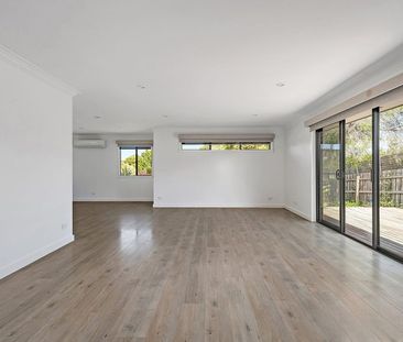 MODERN 3 BEDROOM FAMILY HOME - Photo 1