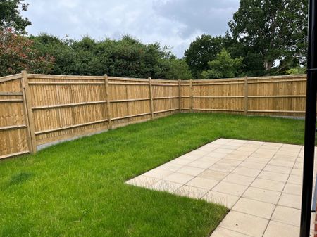 Maypole Road, Ashurst Wood, RH19 - Photo 2
