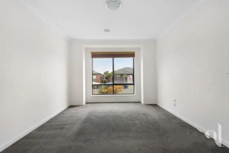 “Stylish and Modern Easy Living in a Prime Location in Truganina!” - Photo 4