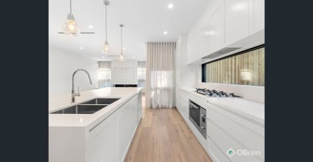 Breathtaking Townhouse in Sought After Beaumaris - Photo 3