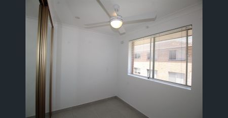 BRIGHT TOP FLOOR APARTMENT IN PRIME LOCATION - Photo 3