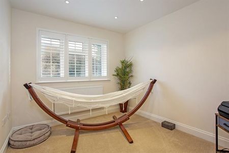 5 bedroom detached house to rent - Photo 2