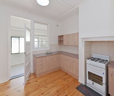 Ideal Small Family Home - Great Location! - Photo 6