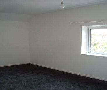 3 bedroom end of terrace house to rent - Photo 4