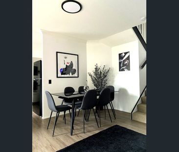 Renovated & Well-Presented Townhouse - Convenient Molendinar Locati... - Photo 3