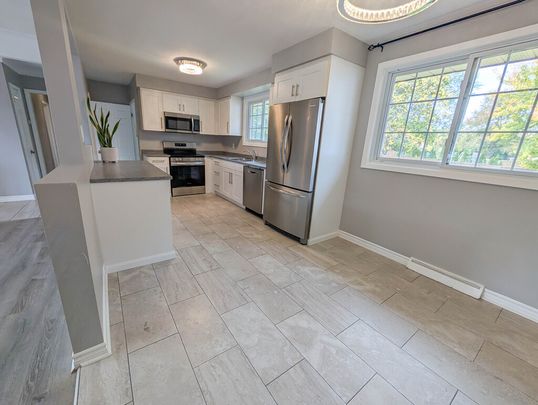 Bright and Comfortable 3-Bedroom Unit in Niagara Falls! - Photo 1