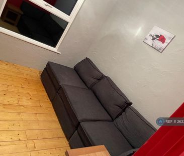 1 bedroom in a house share to rent - Photo 2