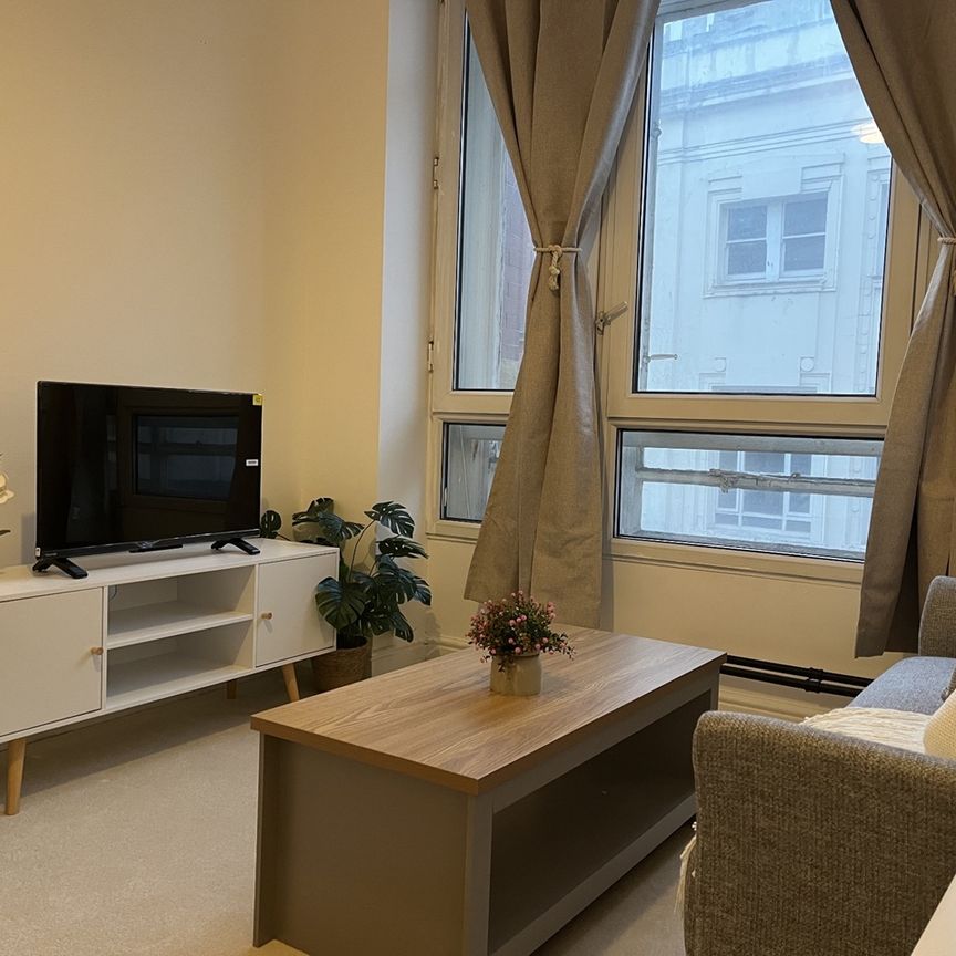 2 Bed Flat, Marsh Street, BS1 - Photo 1