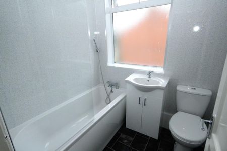 2 bedroom end of terrace house to rent - Photo 4