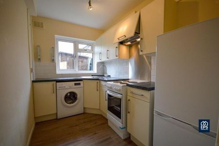 2 bedroom semi-detached house to rent - Photo 2