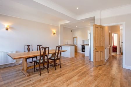 4 bedroom semi-detached house to rent - Photo 3