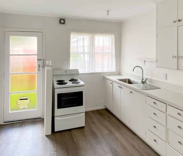 Partly renovated 2 bedroom unit - Photo 3
