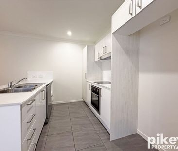 Modern 4 Bedroom Home - Photo 2