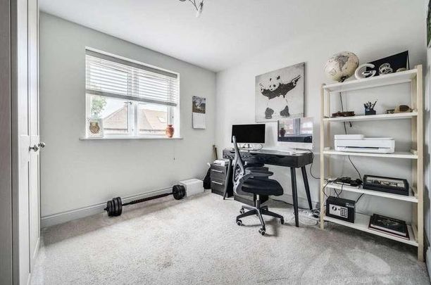 Princes Close, Eton Wick, Windsor, Berkshire, SL4 - Photo 1