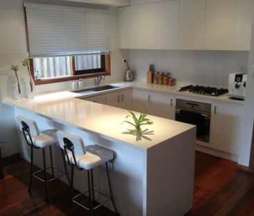 WELL PRESENTED 3 BEDROOM TOWNHOUSE - Photo 6