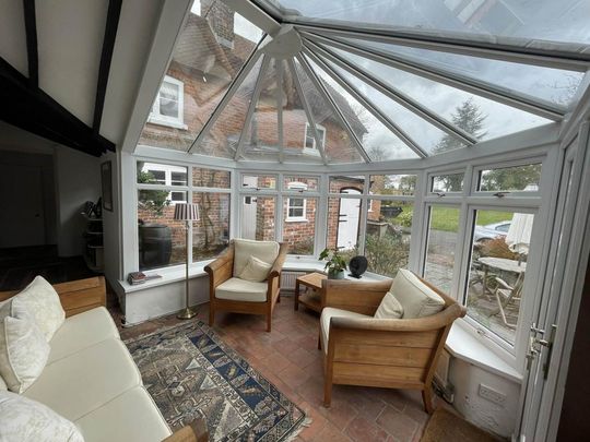 6 bedroom detached house to rent - Photo 1