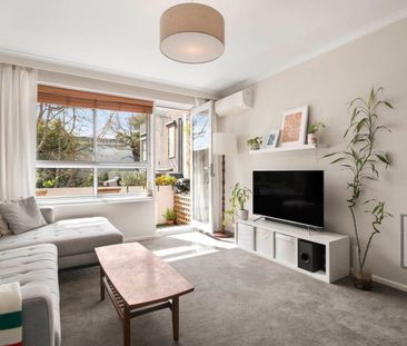 Light-Filled Elwood Living in a Prime Location - Photo 2